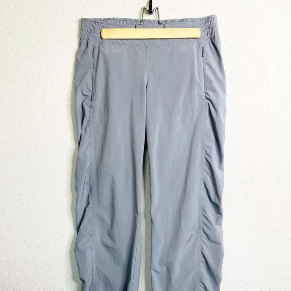Athleta La Viva Unlined Pants Size 6 Grey